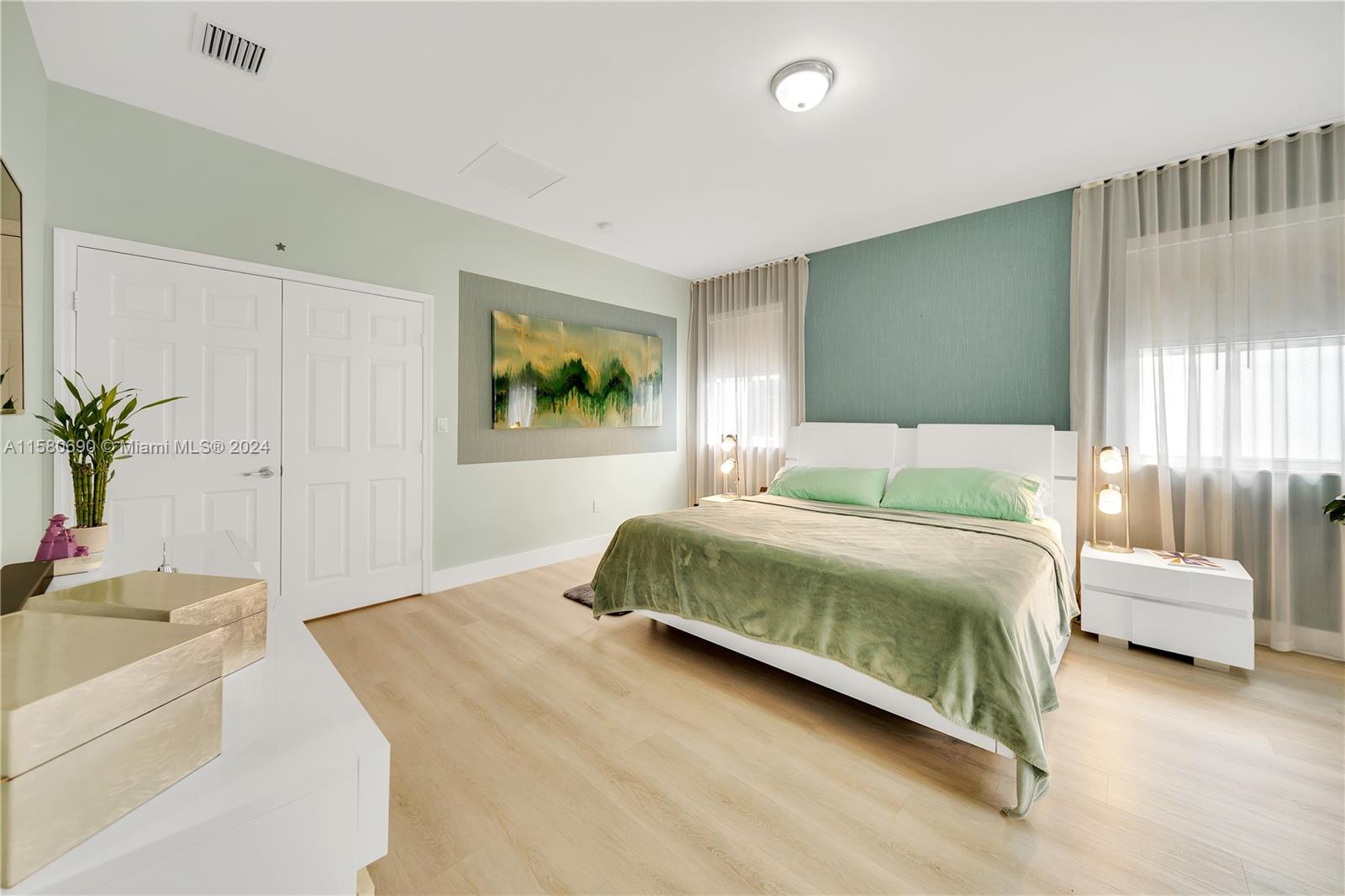 10570 NW 69th Ter