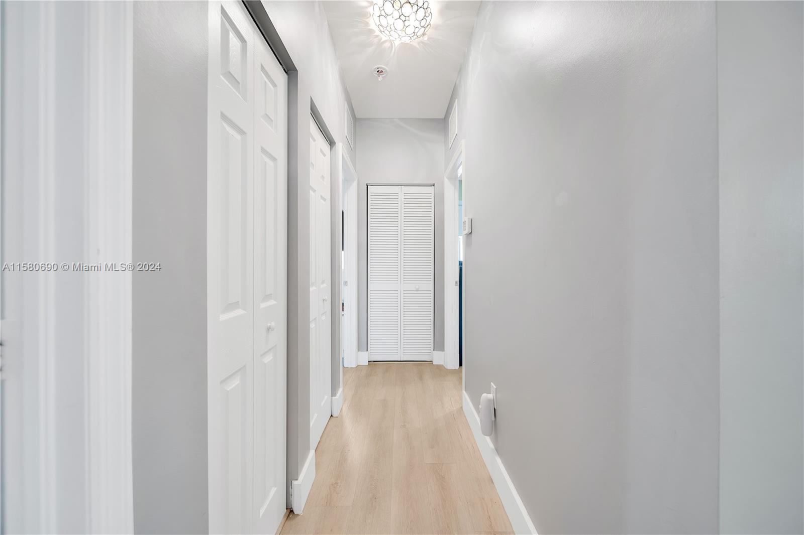 10570 NW 69th Ter