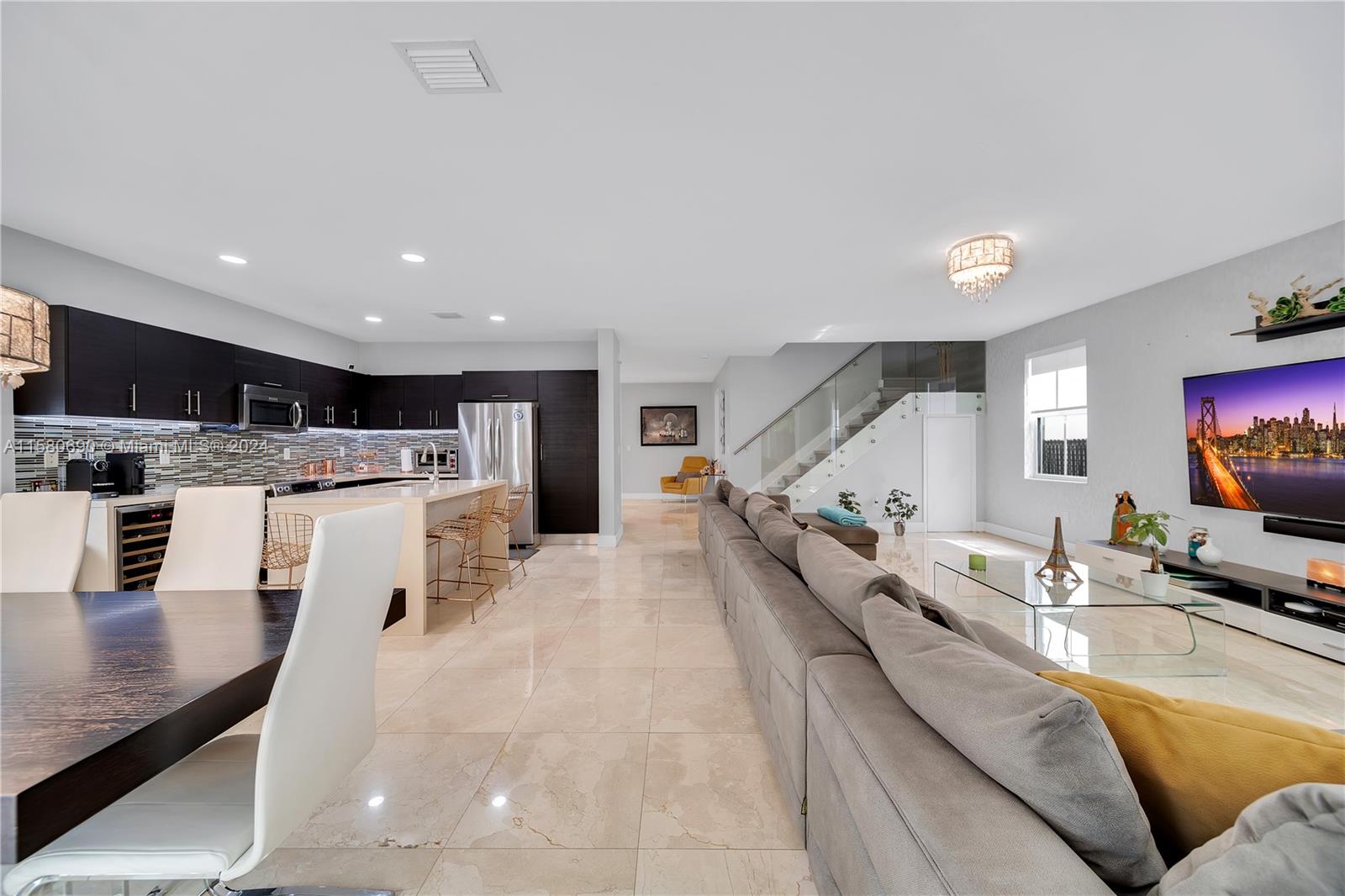 10570 NW 69th Ter