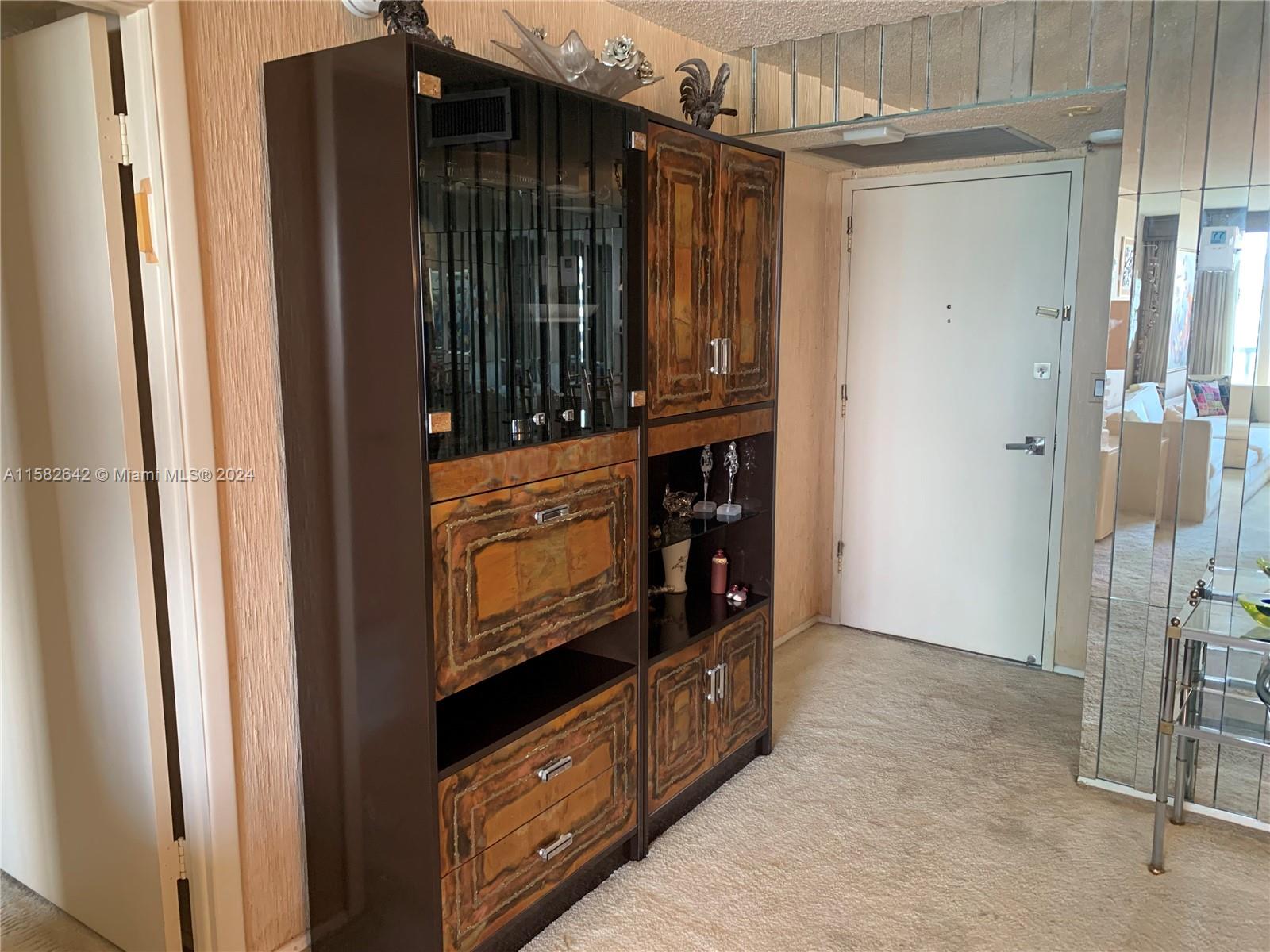 6039 Collins Ave # 1230