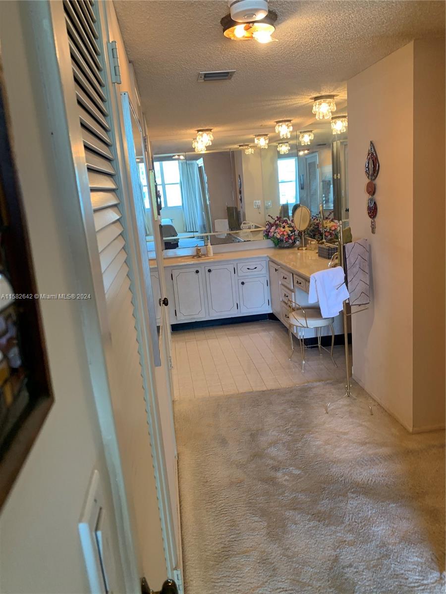 6039 Collins Ave # 1230