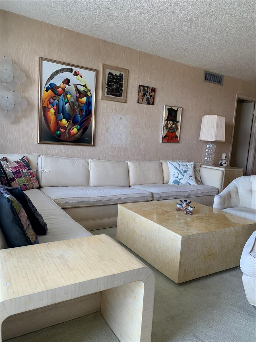 6039 Collins Ave # 1230