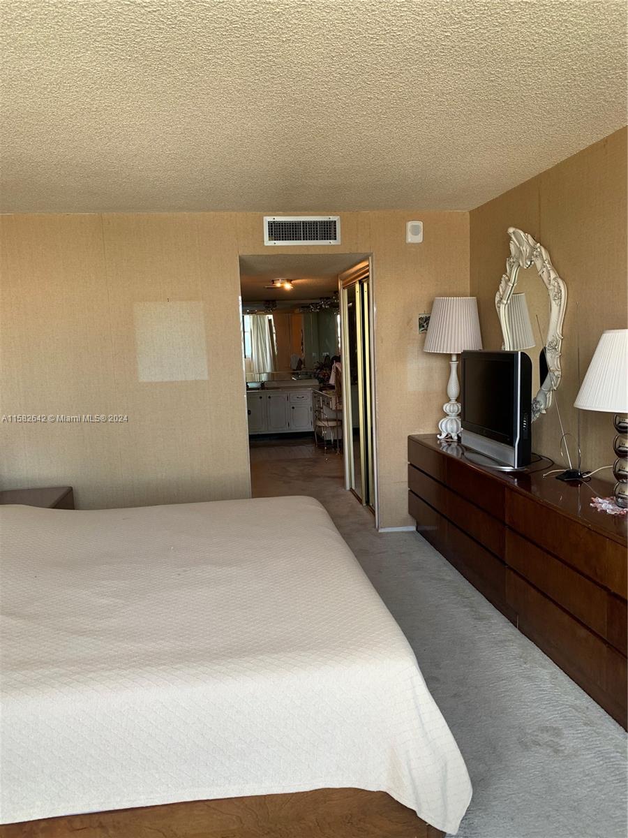 6039 Collins Ave # 1230