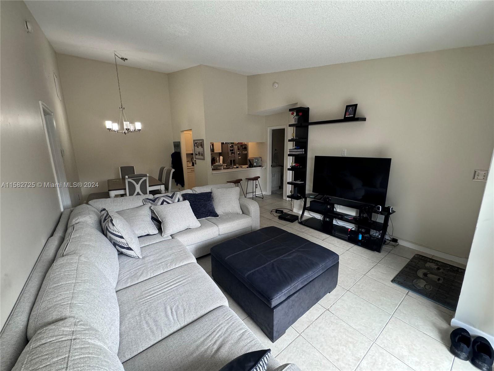 2734 N Nob Hill Rd