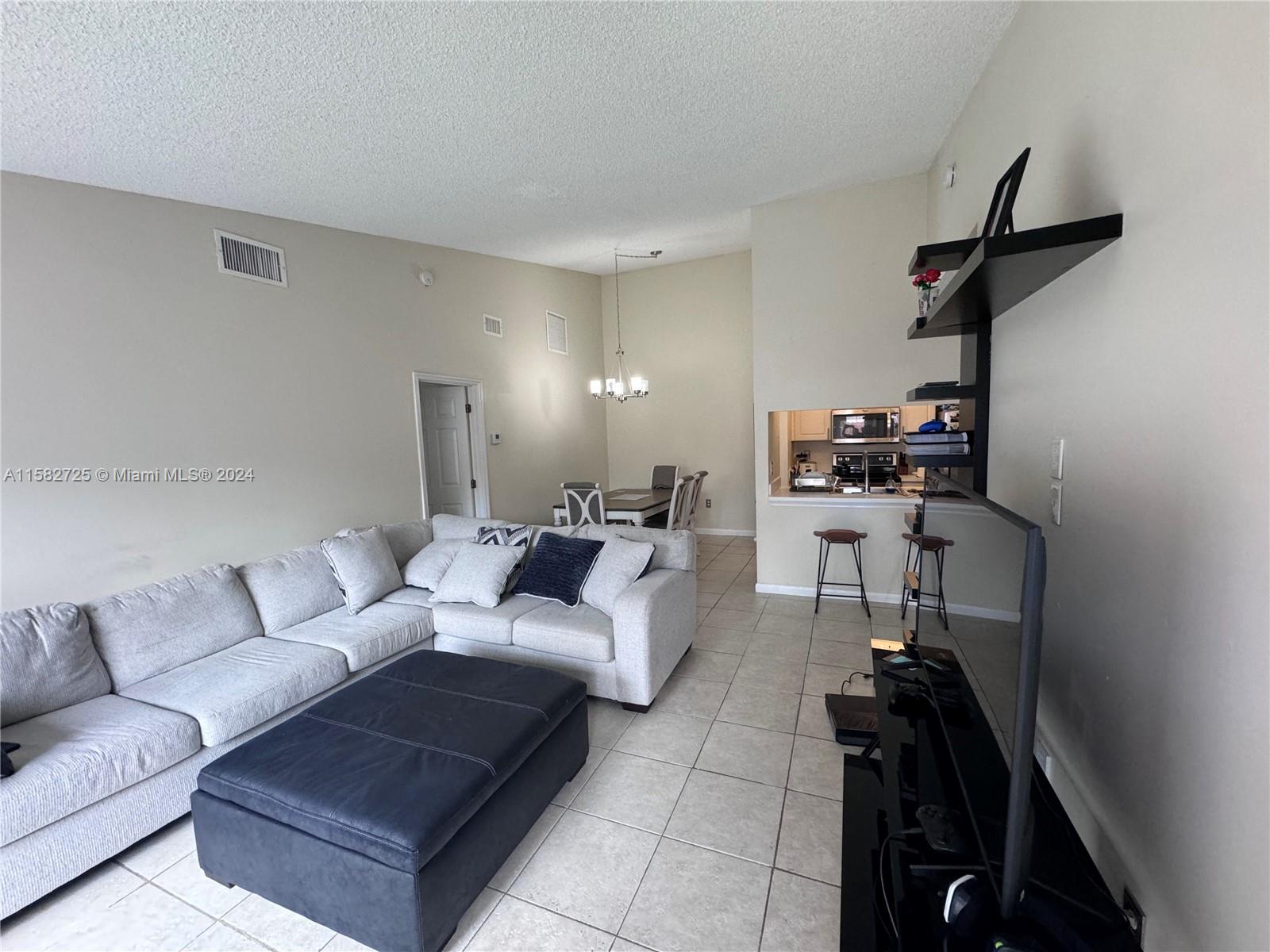 2734 N Nob Hill Rd