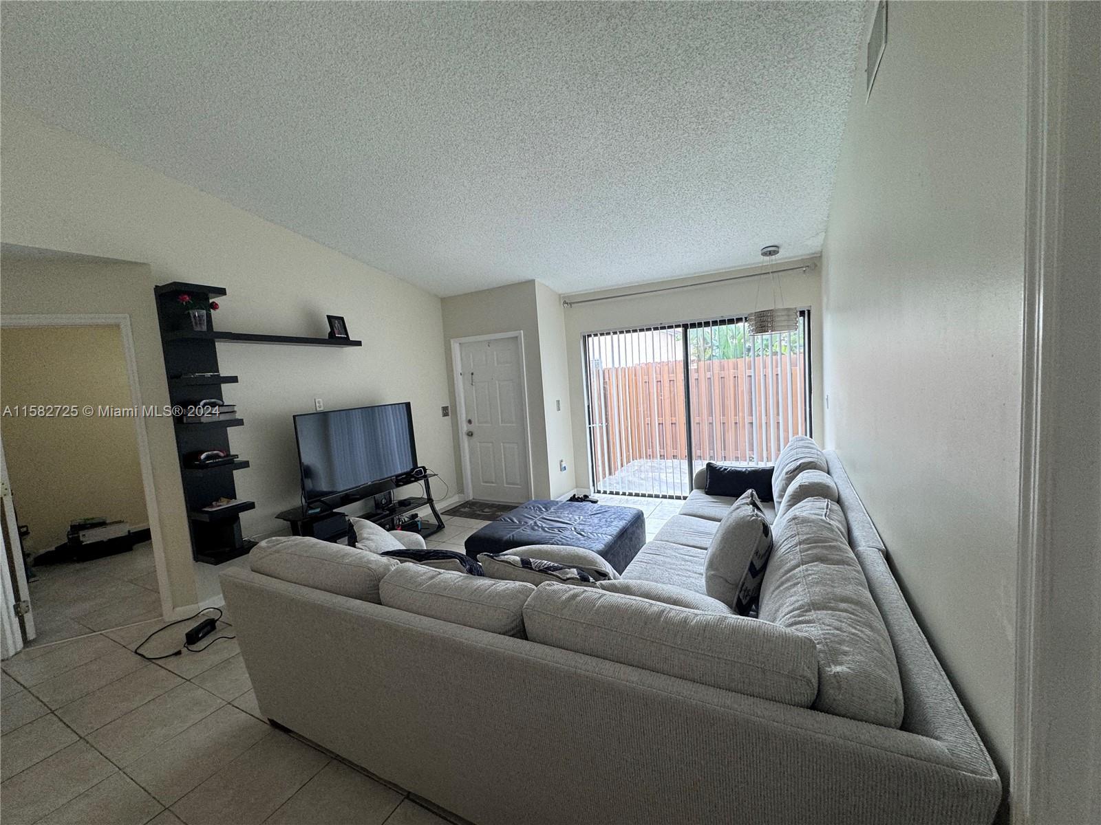 2734 N Nob Hill Rd