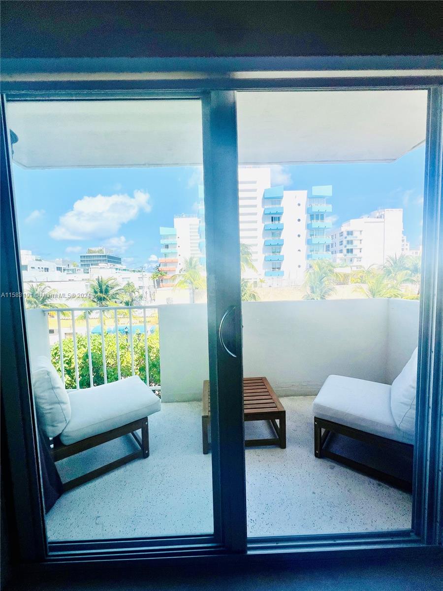 240 Collins Ave # 4A