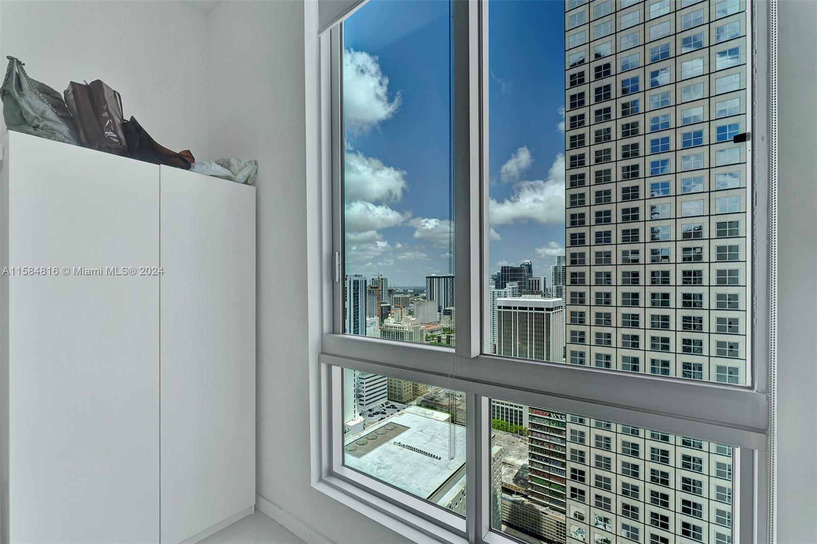300 S Biscayne Blvd # 3803 Unit: PH-3803