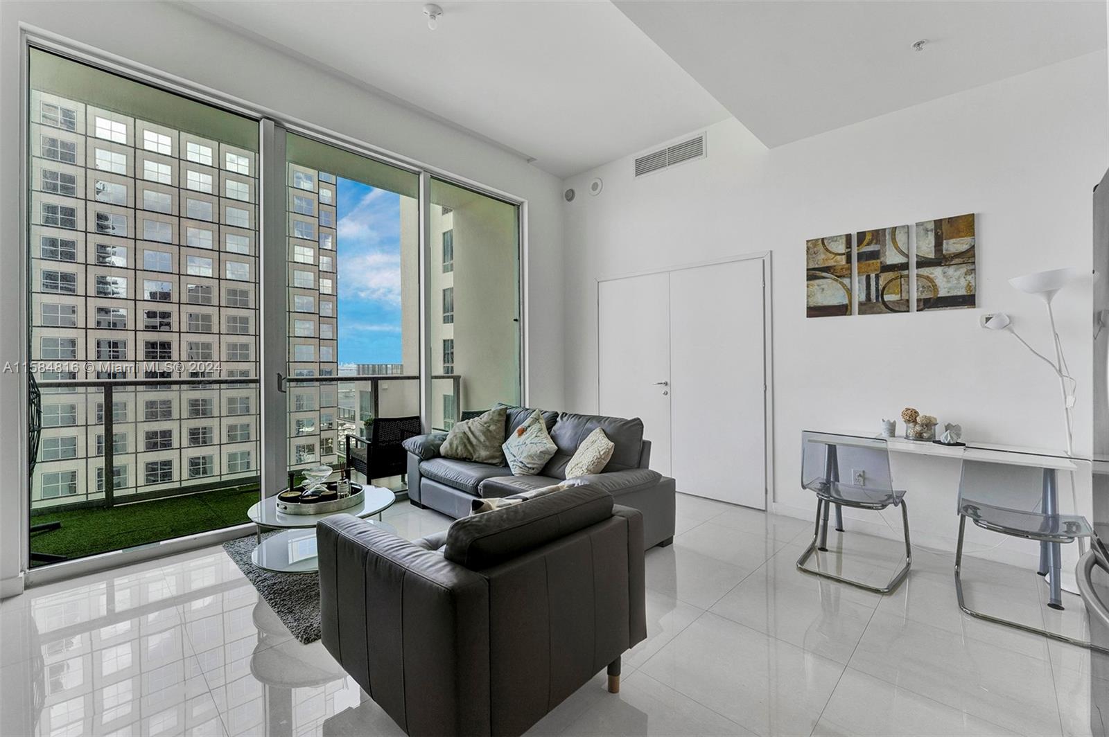 300 S Biscayne Blvd # 3803 Unit: PH-3803