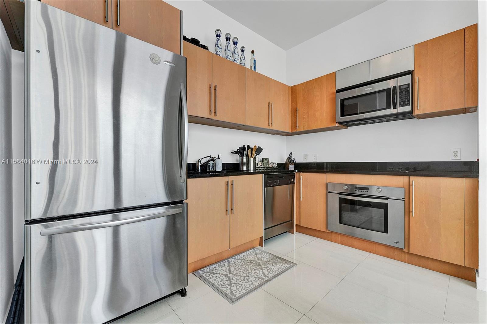 300 S Biscayne Blvd # 3803 Unit: PH-3803