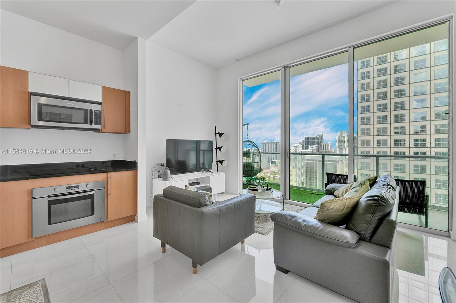 300 S Biscayne Blvd # 3803 Unit: PH-3803