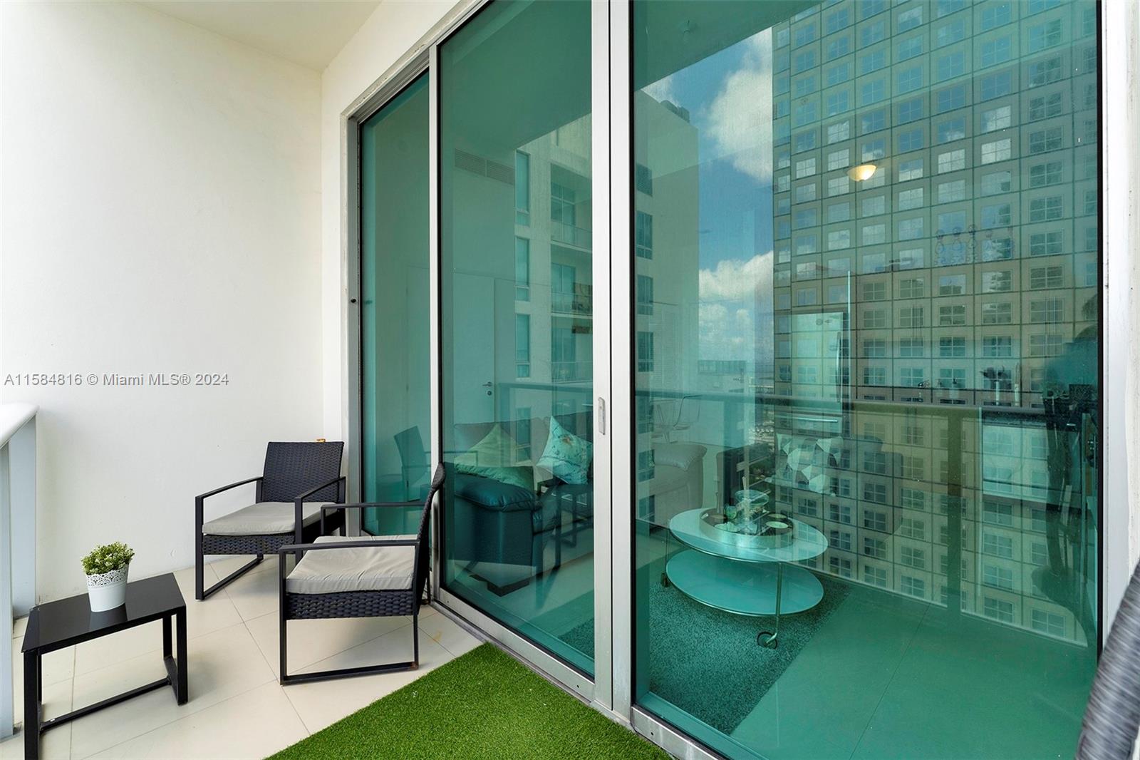 300 S Biscayne Blvd # 3803 Unit: PH-3803