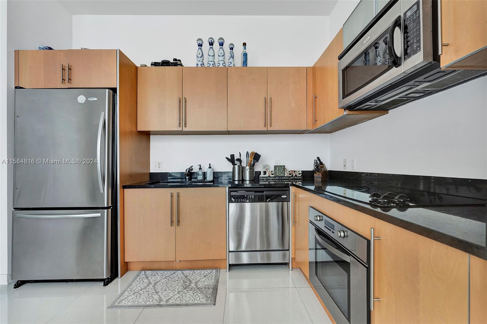 300 S Biscayne Blvd # 3803 Unit: PH-3803