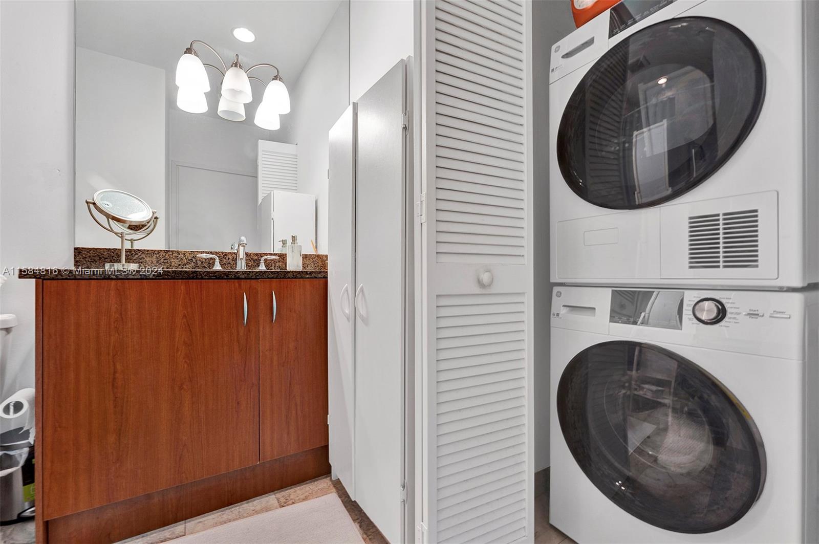 300 S Biscayne Blvd # 3803 Unit: PH-3803