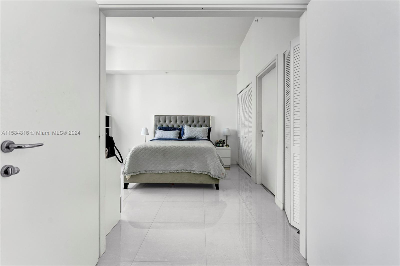 300 S Biscayne Blvd # 3803 Unit: PH-3803