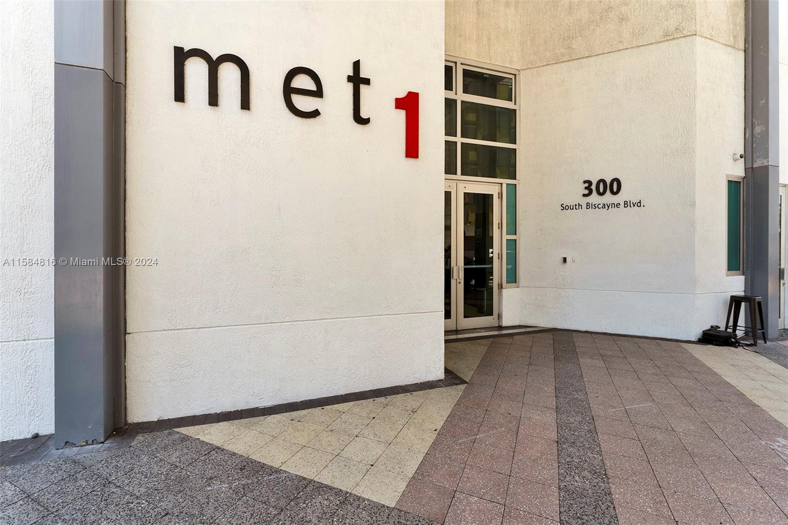 300 S Biscayne Blvd # 3803 Unit: PH-3803