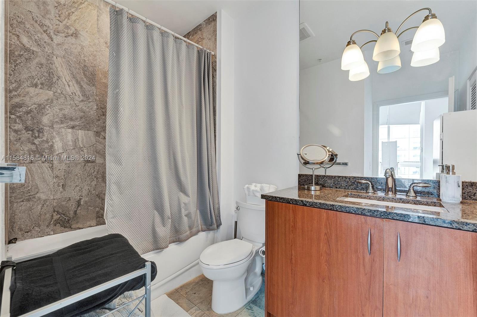 300 S Biscayne Blvd # 3803 Unit: PH-3803