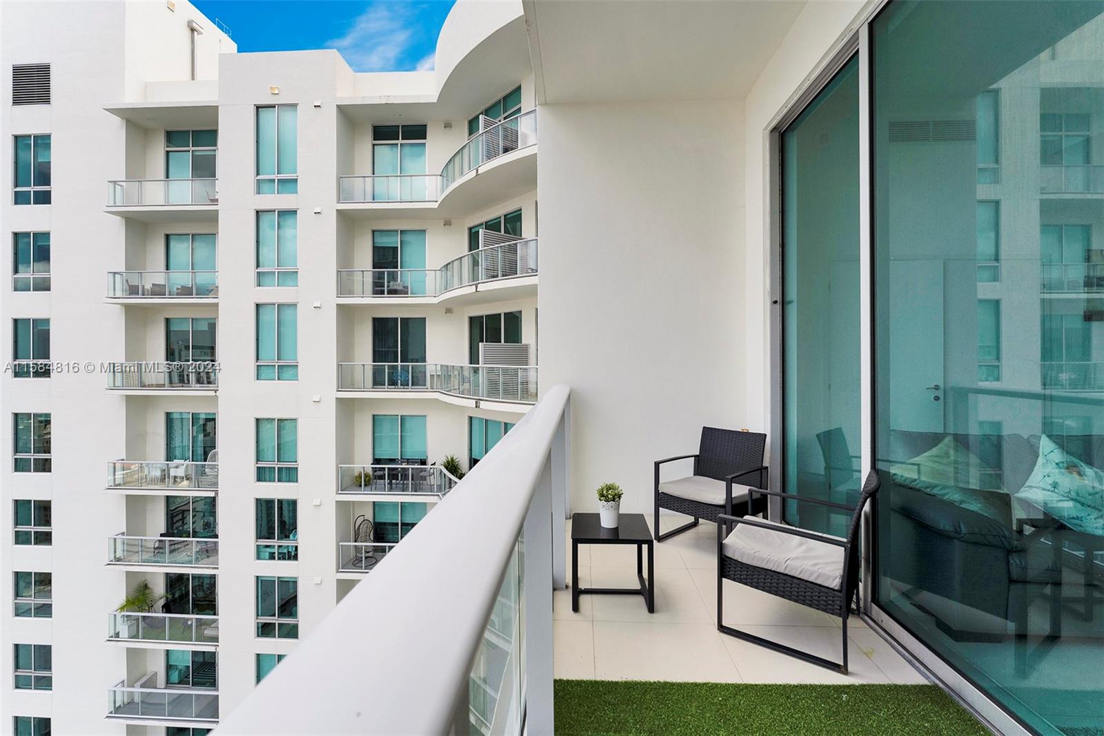 300 S Biscayne Blvd # 3803 Unit: PH-3803