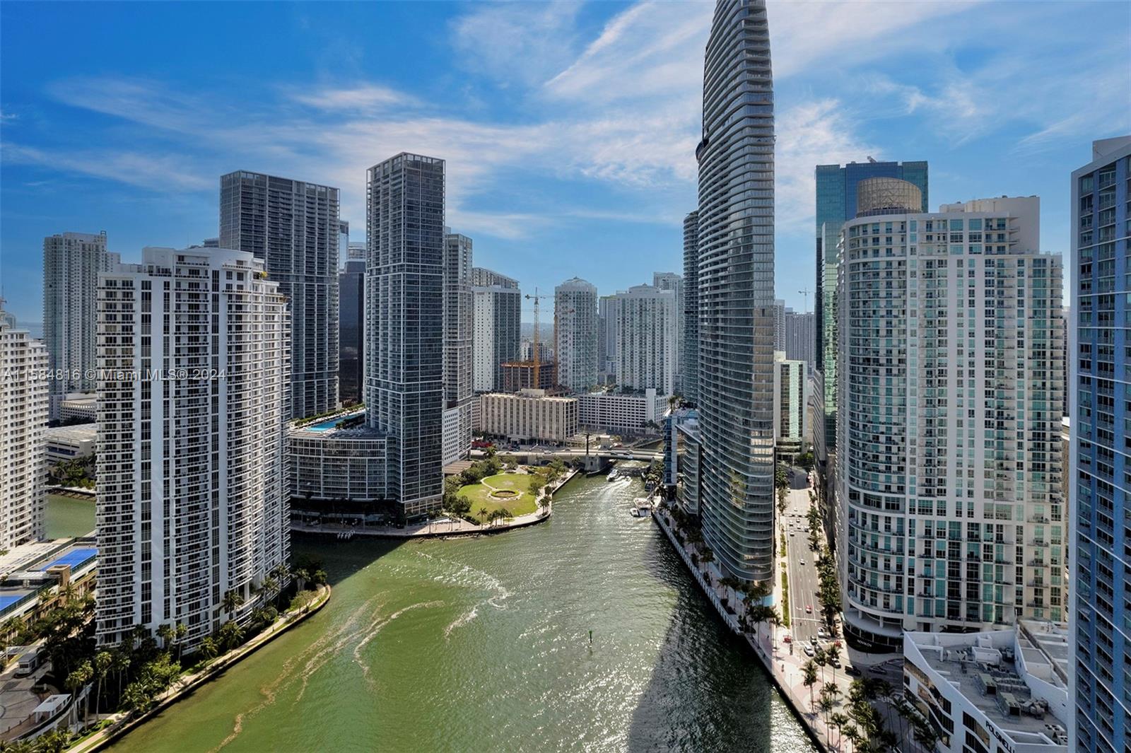 300 S Biscayne Blvd # 3803 Unit: PH-3803