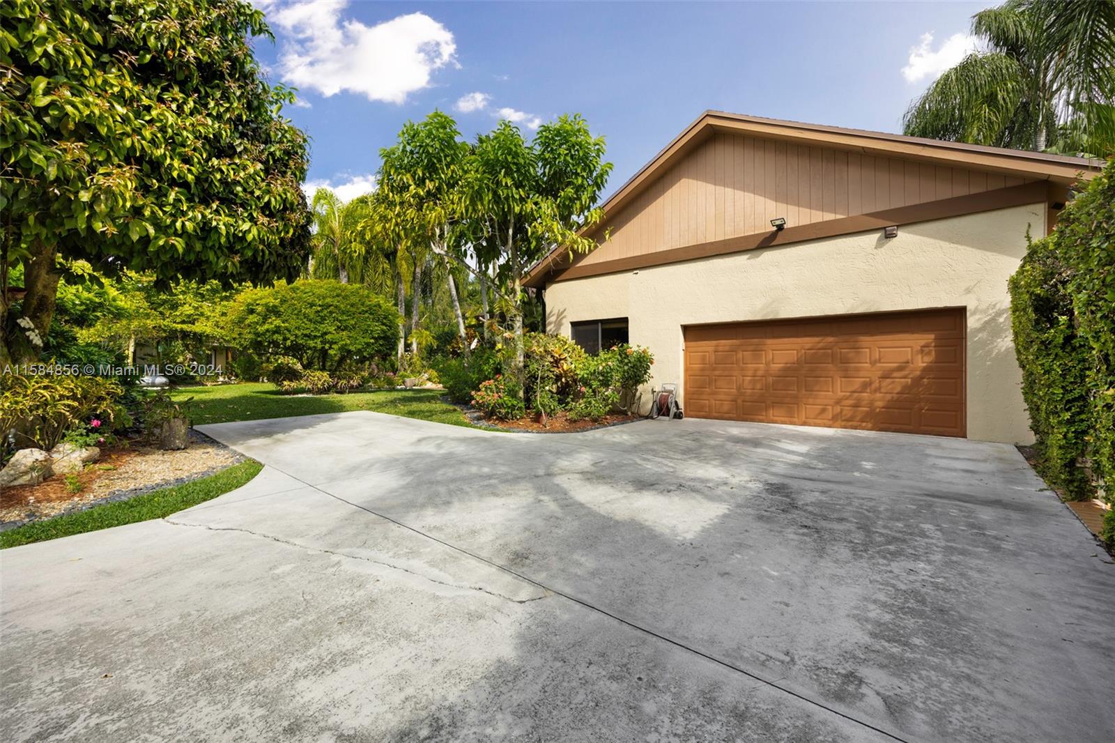 11590 SW 94th Ave