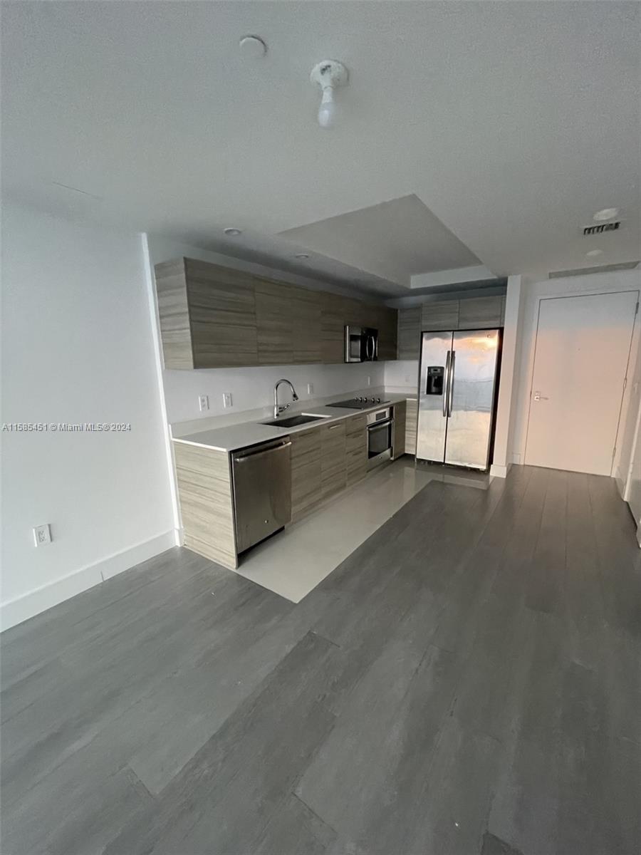 121 NE 34th St # 1810