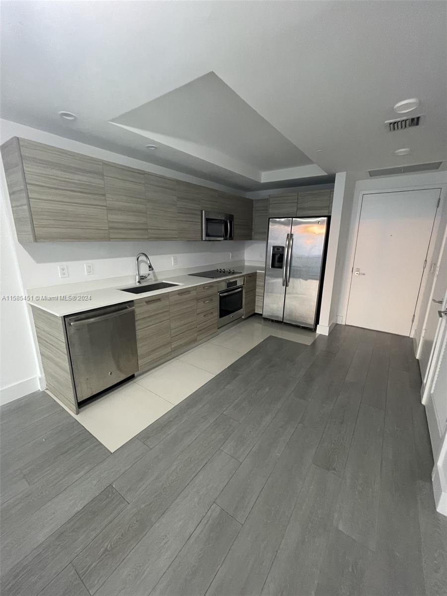 121 NE 34th St # 1810