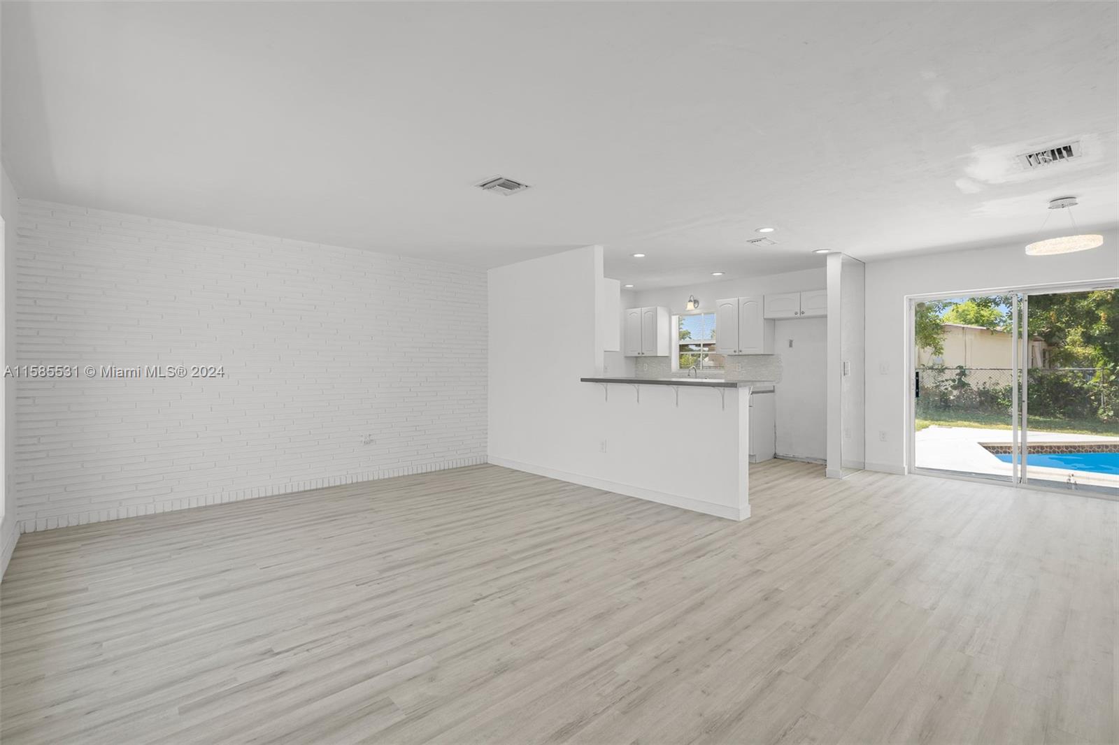51 NE 210th St