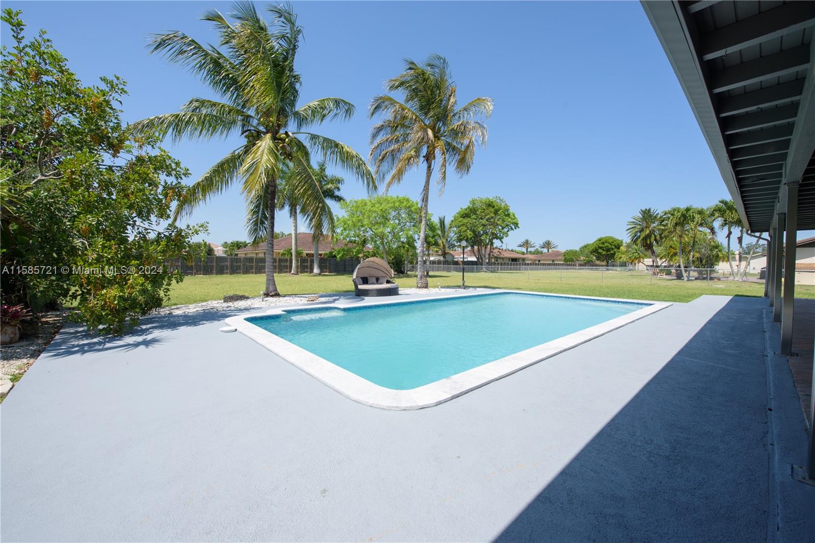 1453 NW 20th St # 1453