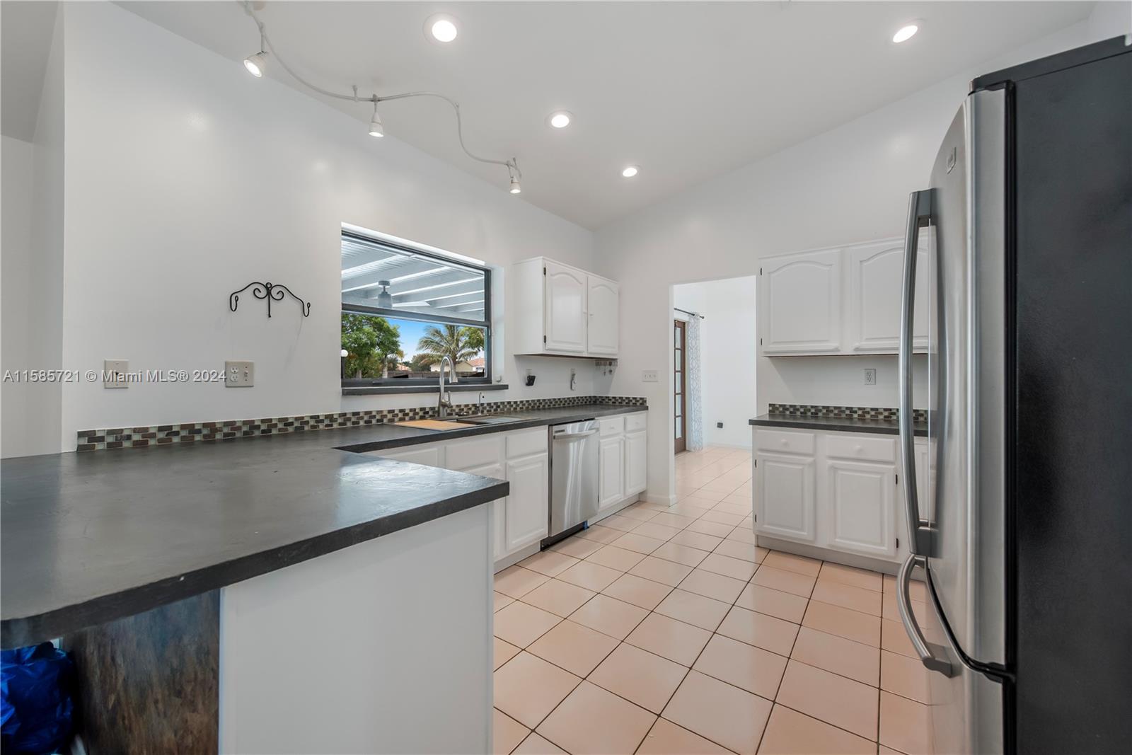 1453 NW 20th St # 1453