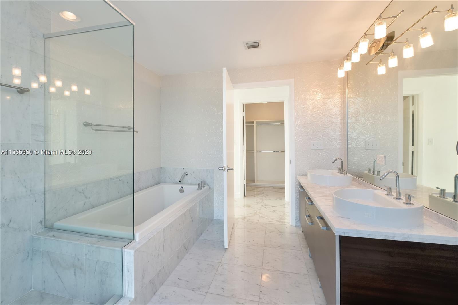 244 Biscayne Blvd # 4708