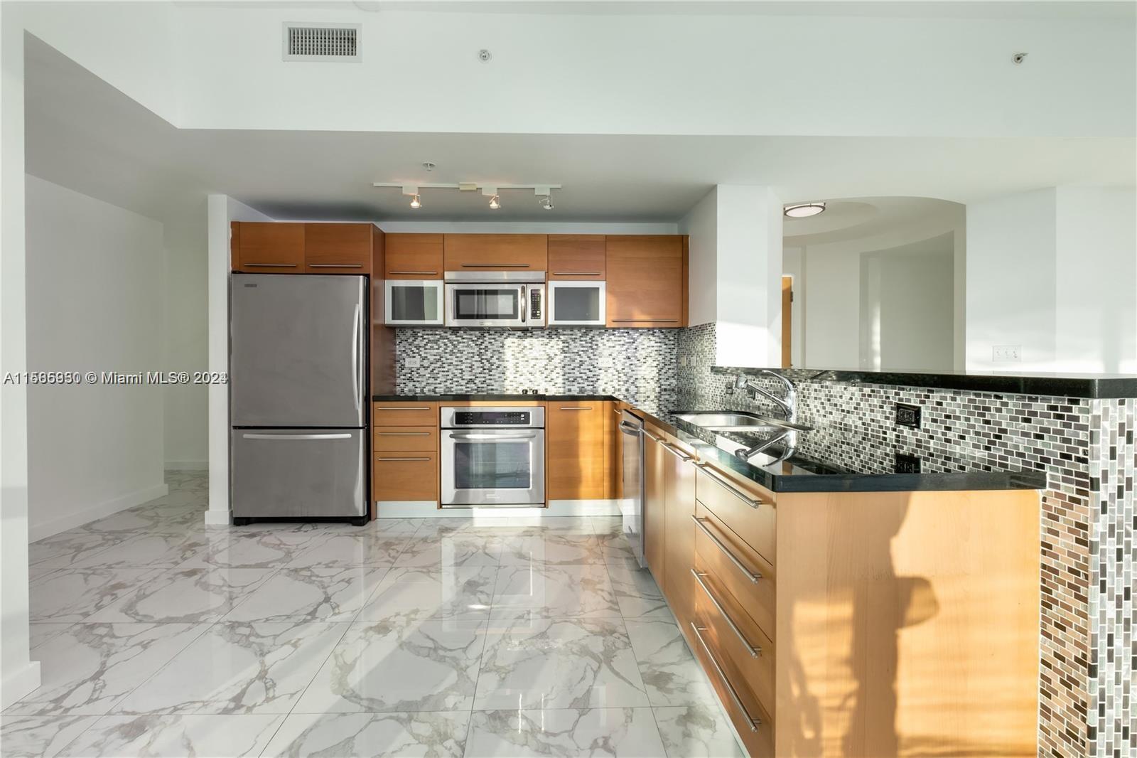 244 Biscayne Blvd # 4708