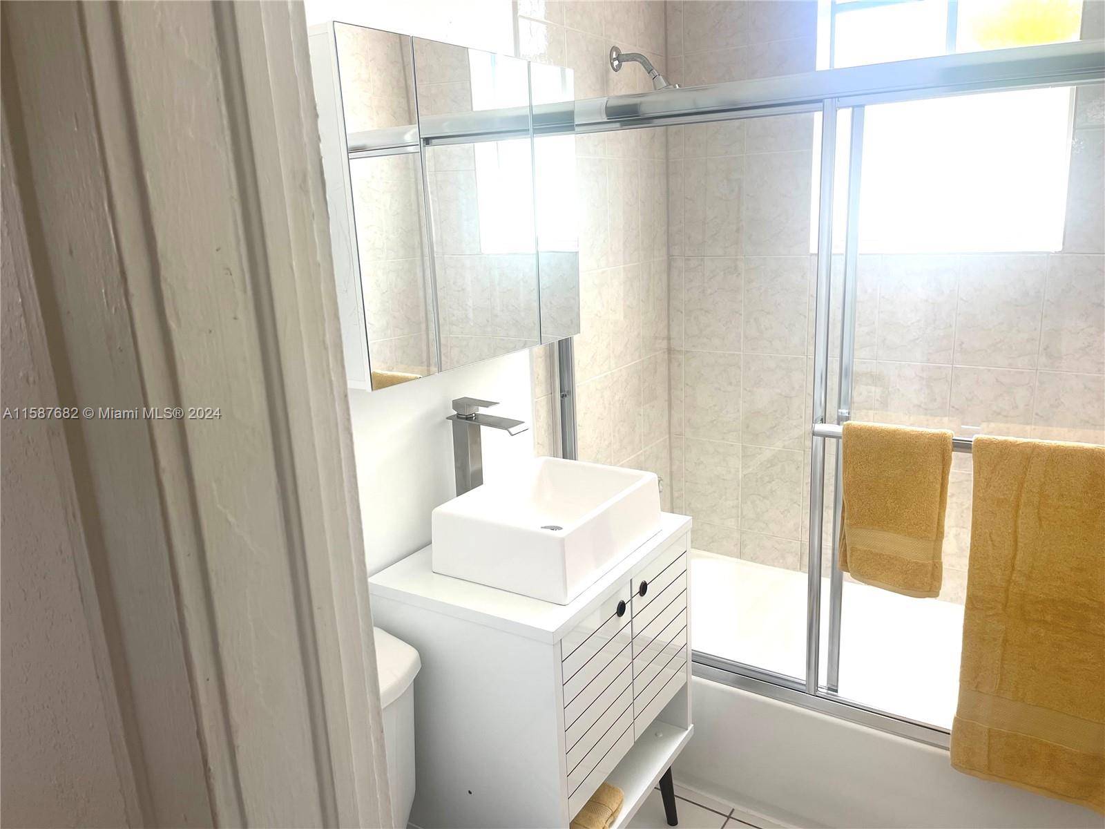 1611 Michigan Ave # 27