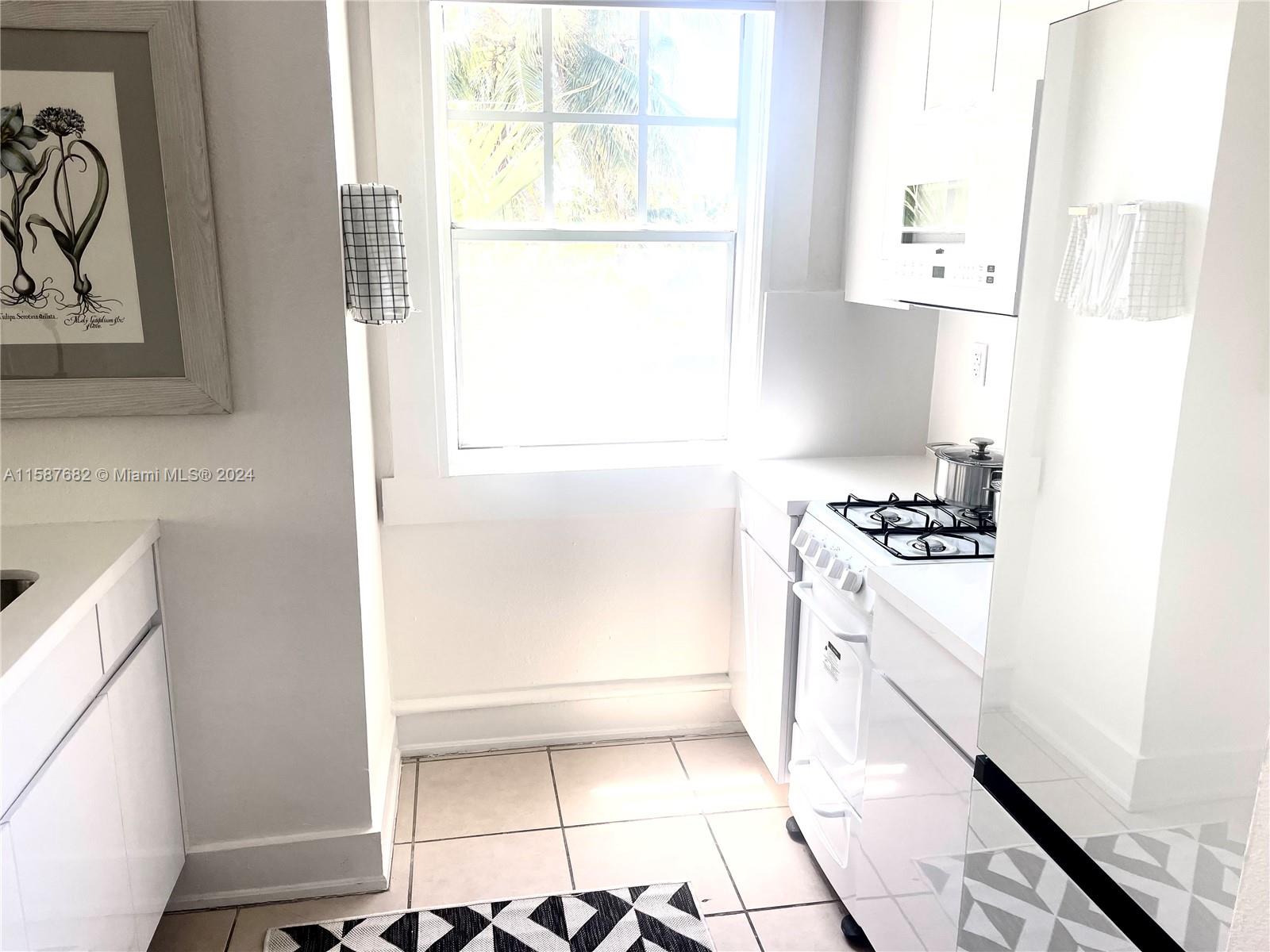 1611 Michigan Ave # 27