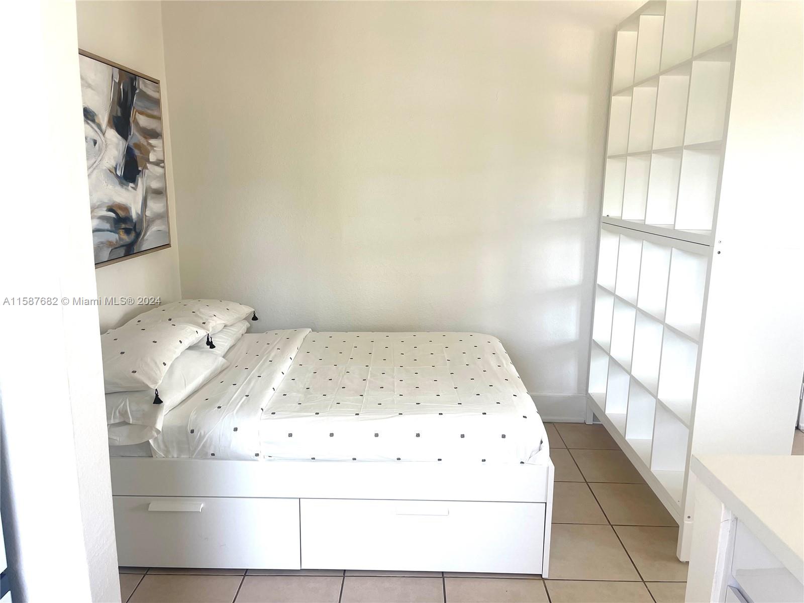 1611 Michigan Ave # 27