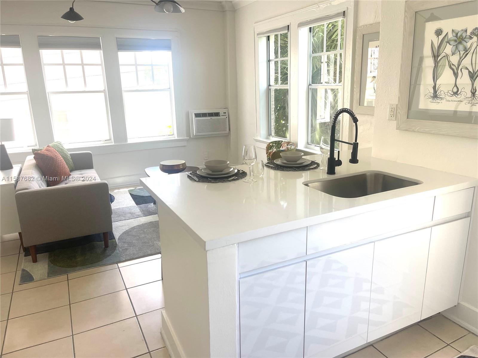1611 Michigan Ave # 27