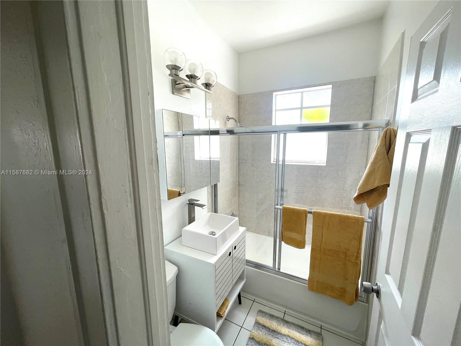 1611 Michigan Ave # 27