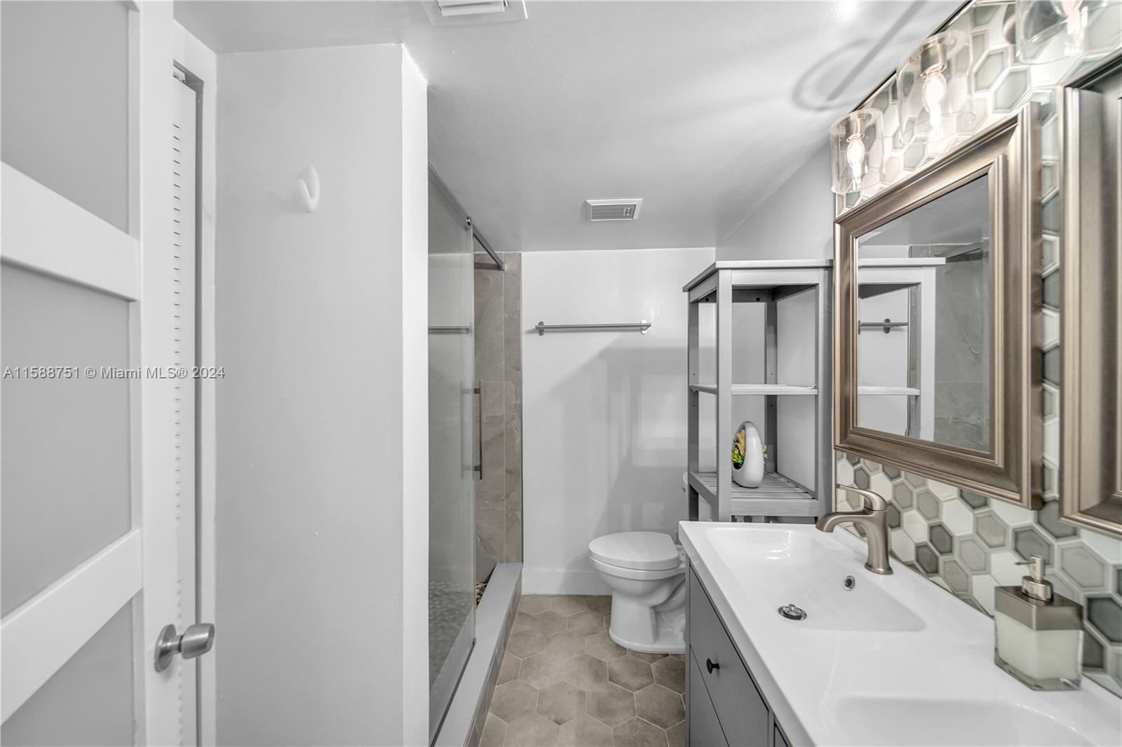 3089 N Oakland Forest Dr # 101