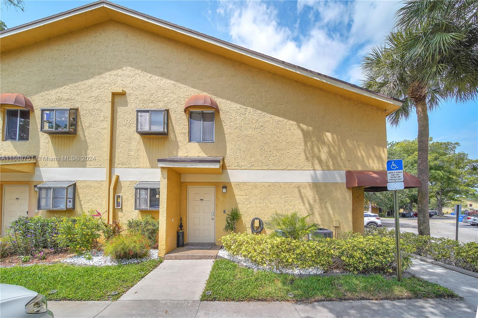 3089 N Oakland Forest Dr # 101