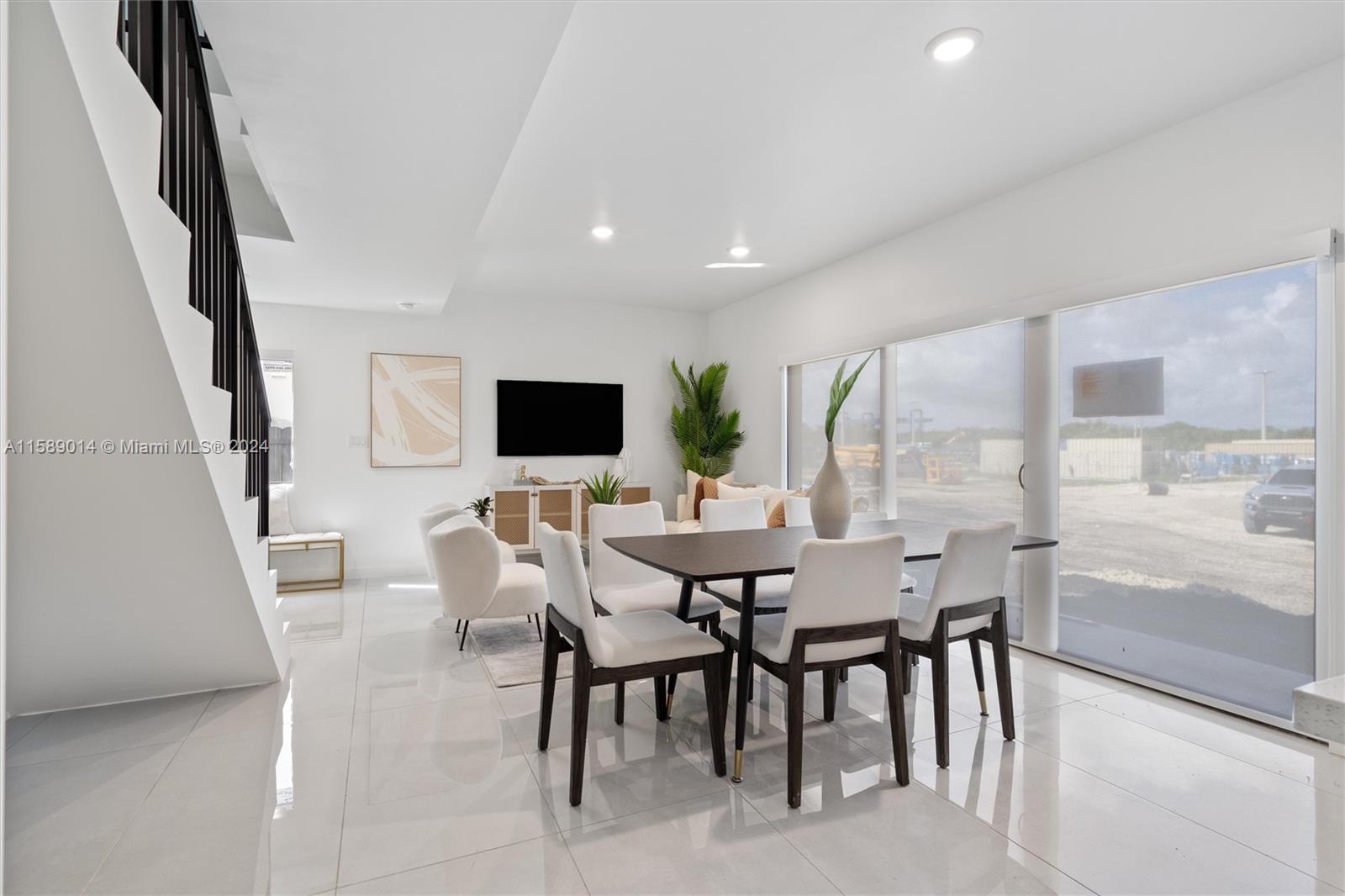 320 NW 13 CT