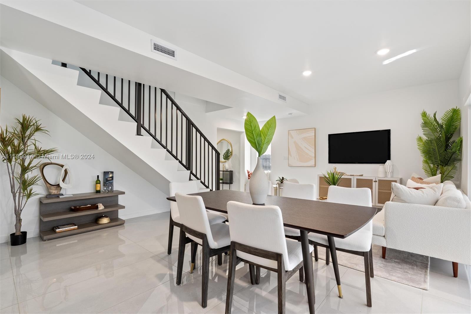 320 NW 13 CT