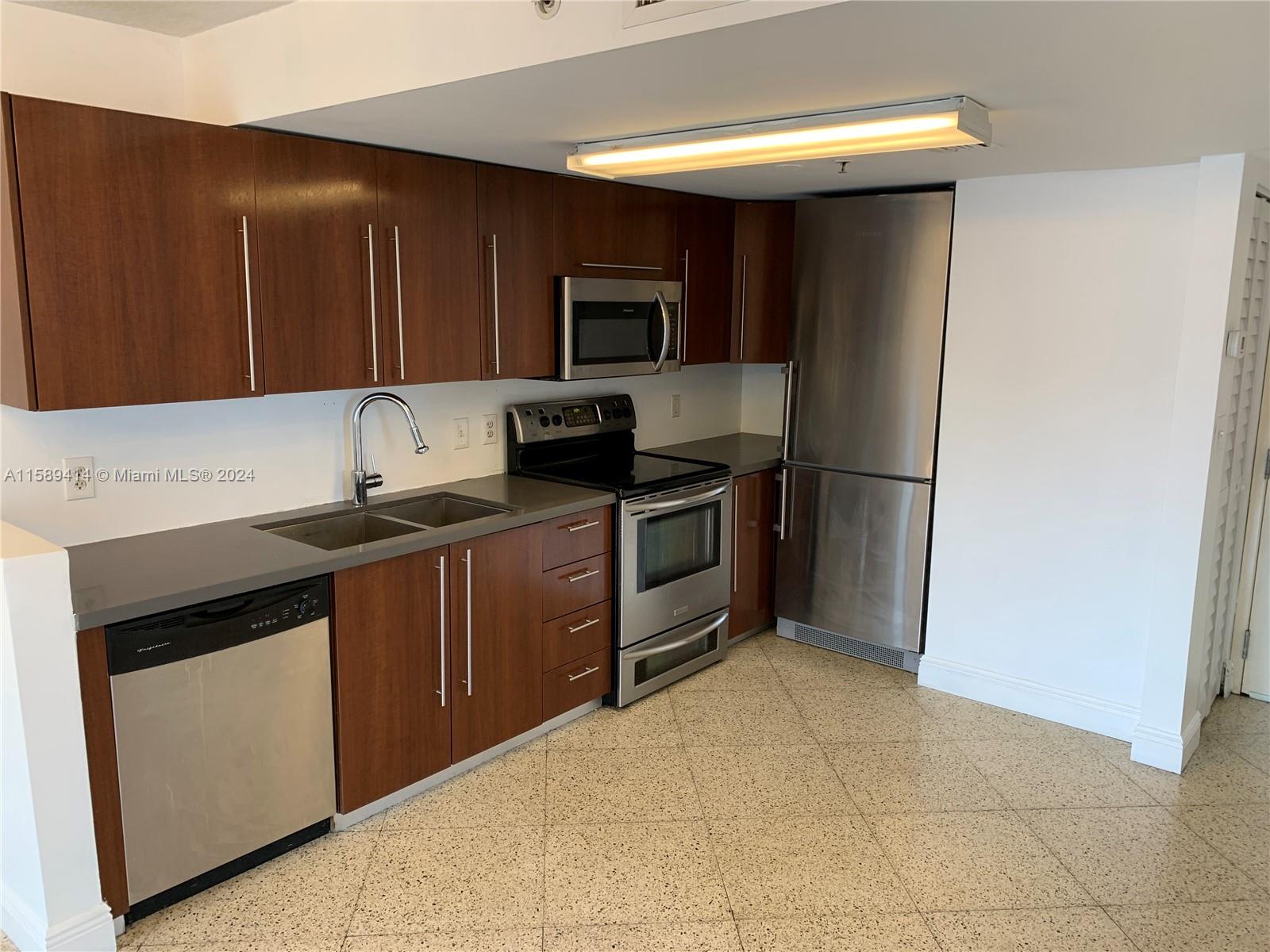 498 SW 2nd St # 2C