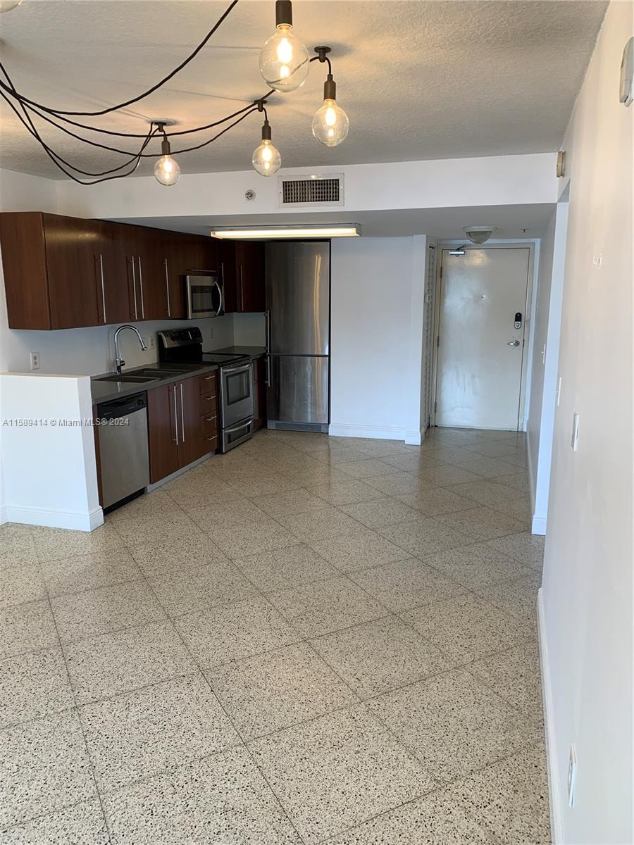 498 SW 2nd St # 2C