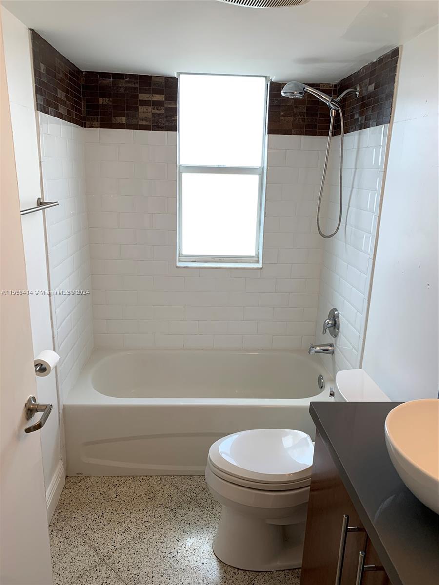 498 SW 2nd St # 2C