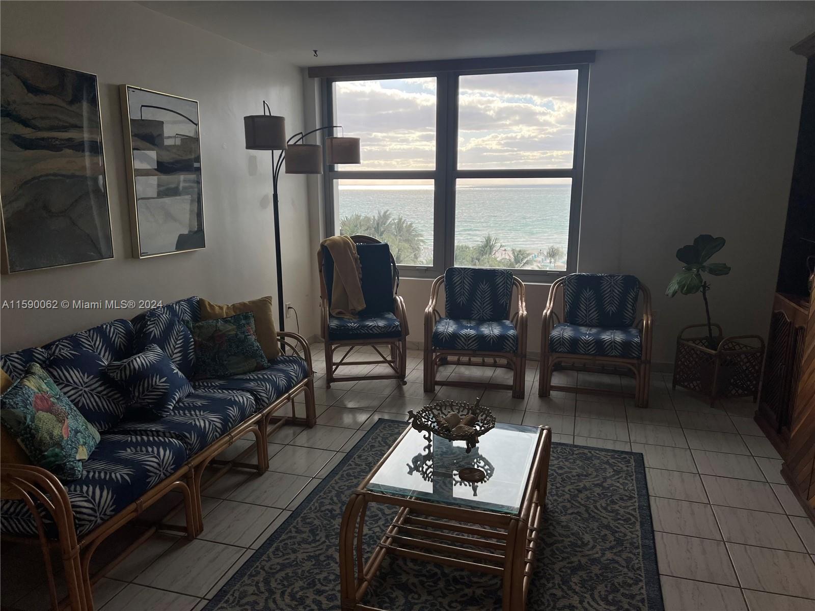 2899 Collins Ave # 905