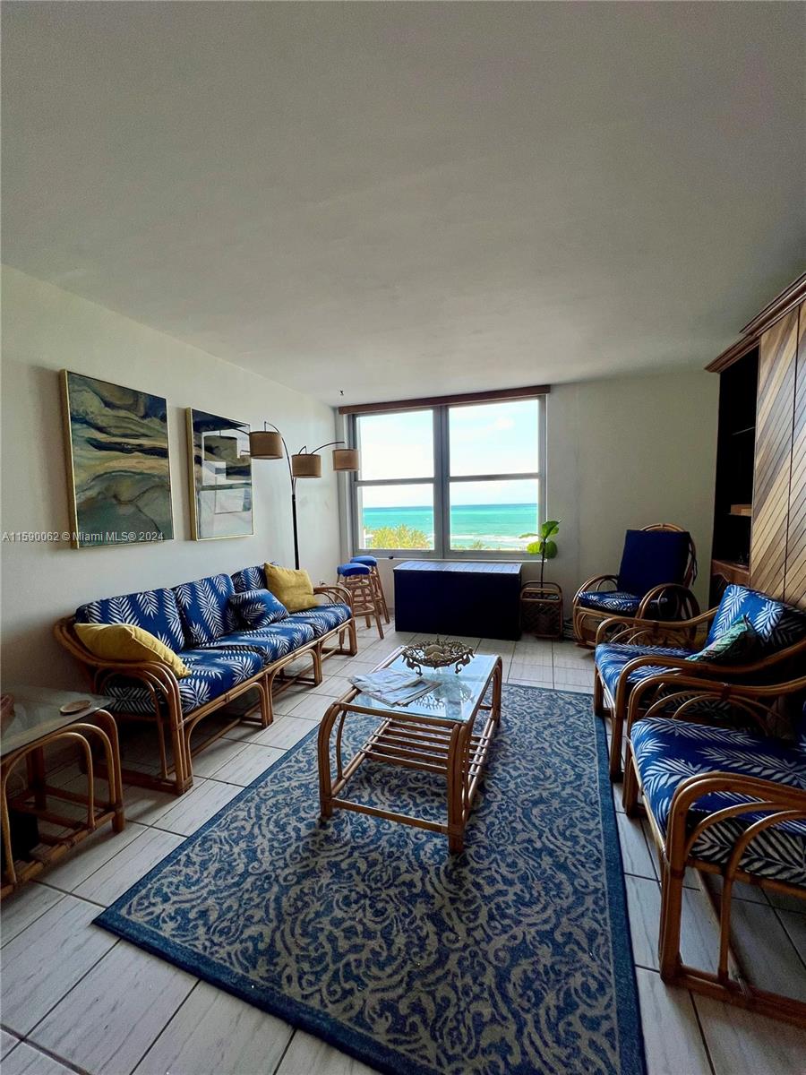 2899 Collins Ave # 905