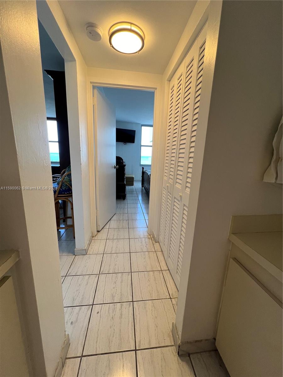 2899 Collins Ave # 905