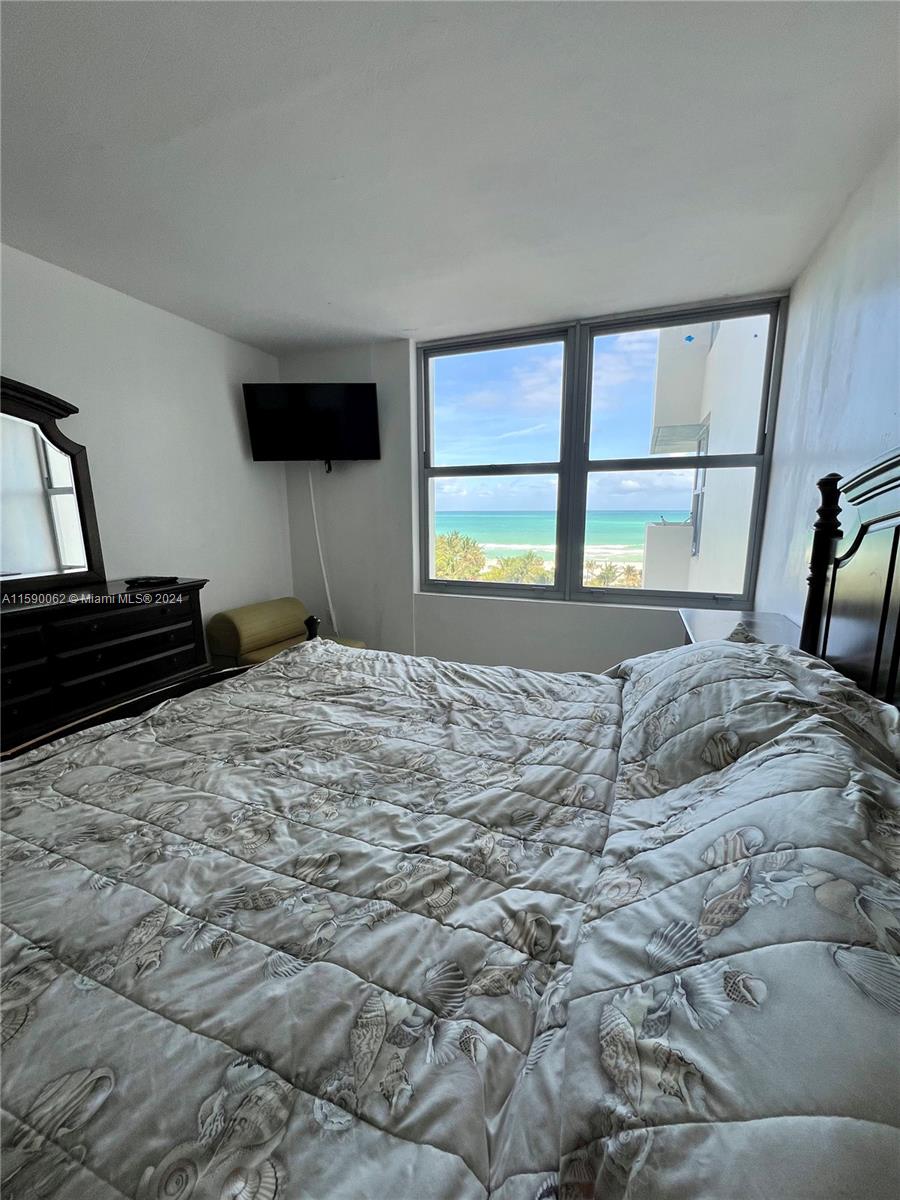 2899 Collins Ave # 905