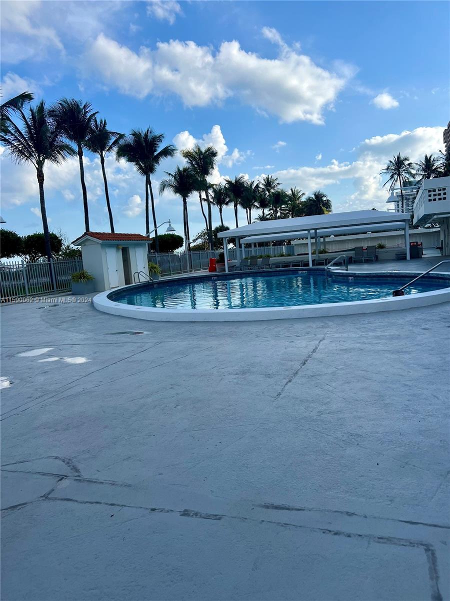 2899 Collins Ave # 905