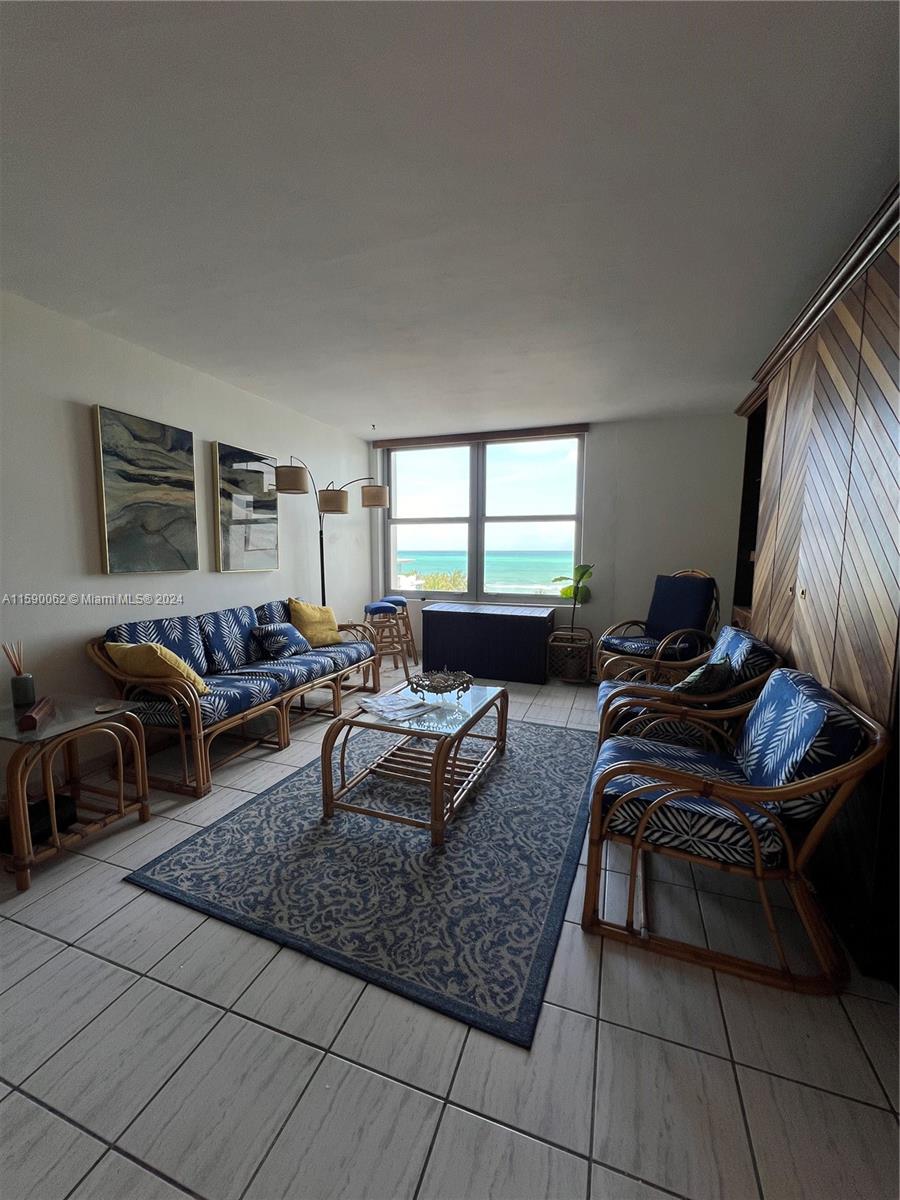2899 Collins Ave # 905