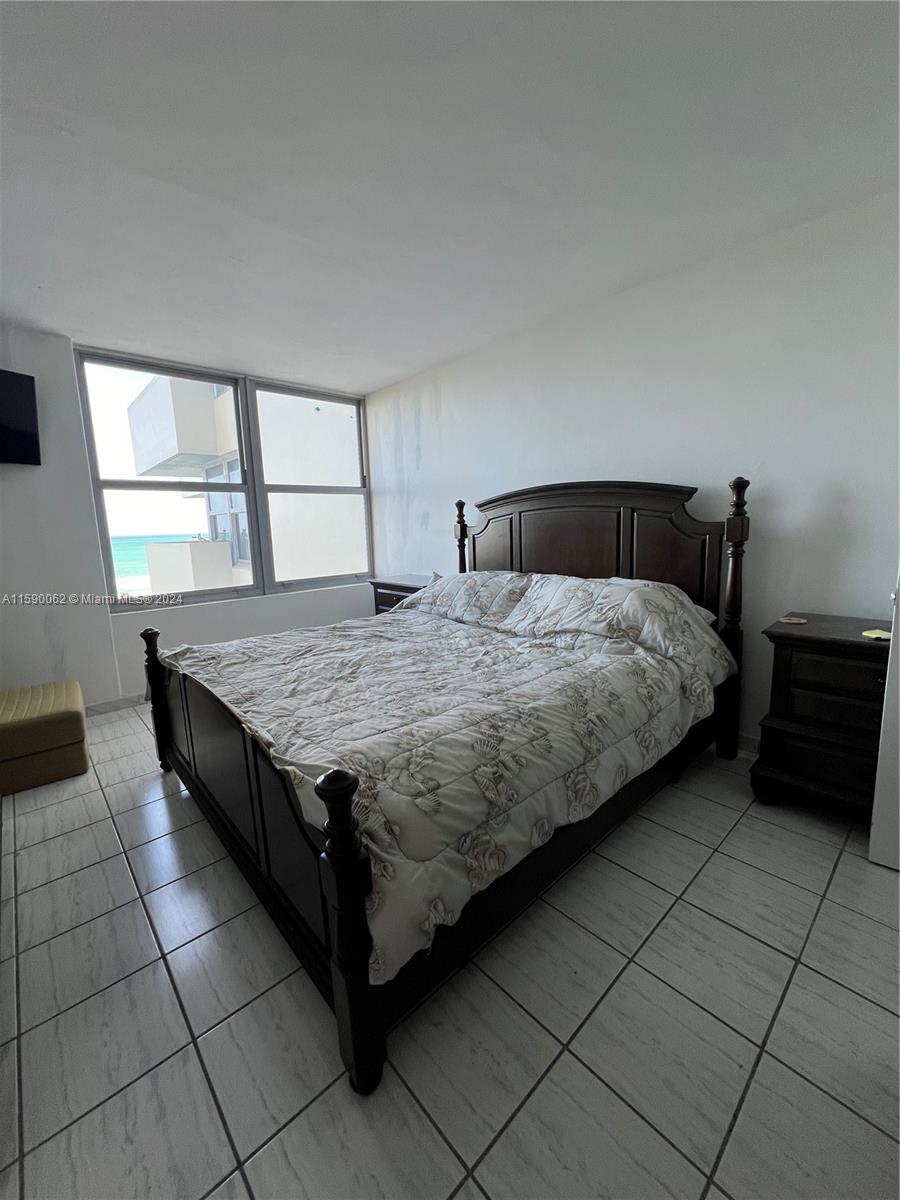 2899 Collins Ave # 905